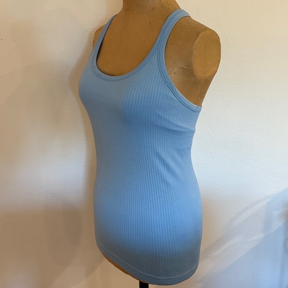 Lululemon 6 Ebb to Street Tank Top Light Sprt B/C Cup Pool Party Blue great cond - Picture 4 of 10